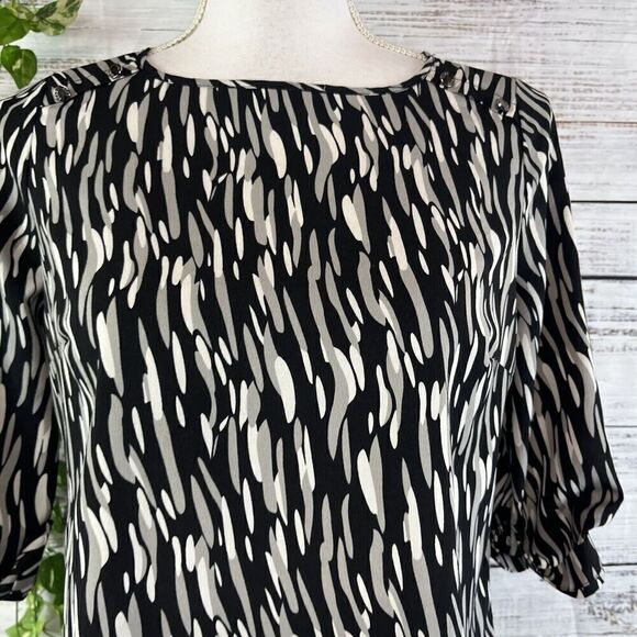 BCBG Max Azria Blosue Top size Extra Small Black Gray Career Church Modest Slim - Picture 5 of 11